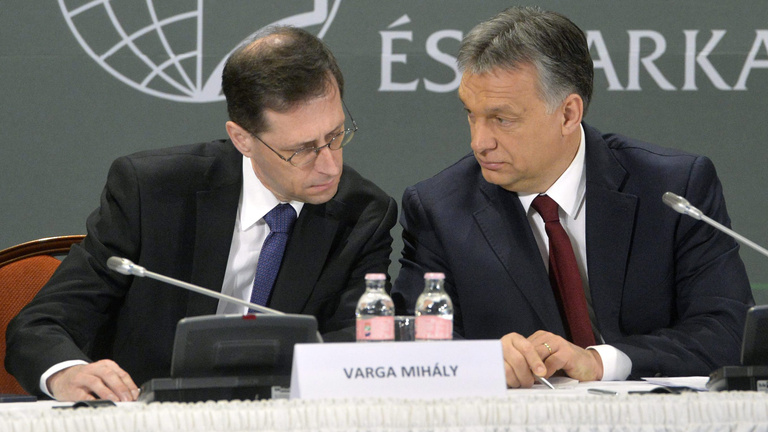 Mire gondolhatott Orbán, amikor kettős bérrendszerről beszélt?