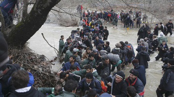 Átjutottak a menekültek a görög-macedón határon