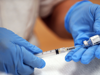 Tesztelés nélkül oltanák a kismamákat H1N1 ellen
