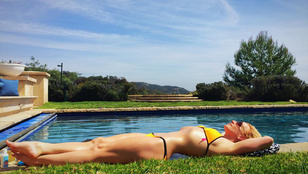 Hetedik nap: Britney Spearst kötelezni kéne a bikinire