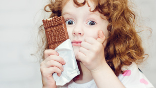 Mennyi cukor hat úgy a gyerek agyára, mint a bántalmazás? Kiszámoltuk!