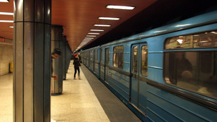 Rejtélyes okokból lezárták az Árpád híd metrómegállót