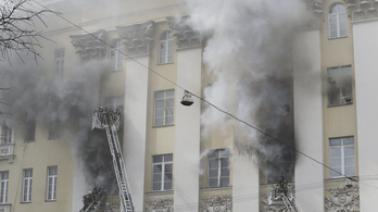 Tűz ütött ki az orosz védelmi minisztériumban, 47 embert kimenekítettek