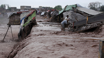 Legalább 36 halott Pakisztánban a heves esőzések miatt
