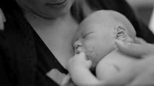 Videófilmmel dokumentálták a 7 napos csecsemő utolsó perceit