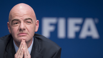 Az új FIFA-elnök nagy duzzogva belement az évi 420 milliós fizetésbe