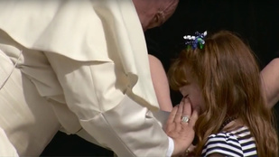 Meg fog vakulni az 5 éves kislány, aki eljutott a pápához