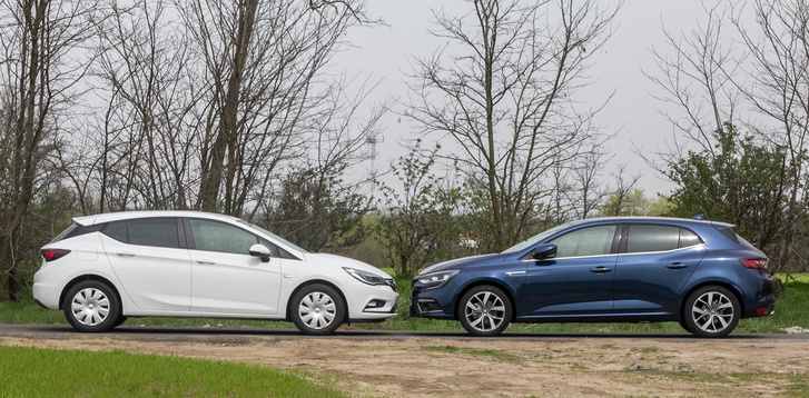 Az Astra picivel hosszabb (4370mm), mint a Renault (4359mm), a Renault tengelytávja azonban annyival nagyobb (2669-2662mm)