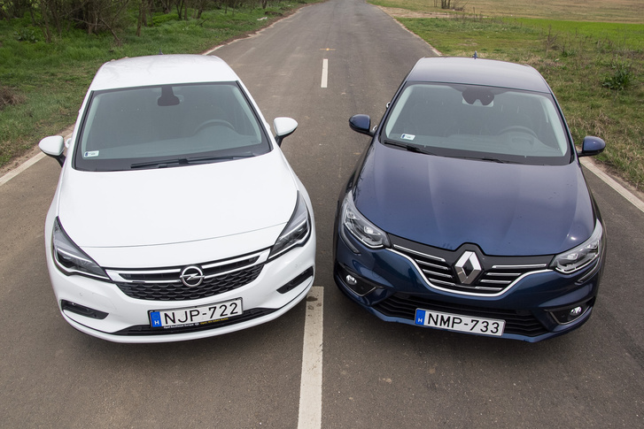 Mindkettő végsebessége 200 körül alakul, az Opel némiképp gyengébben gyorsul százra, mint a Renault, ellenben a rövid fokozatkiosztásnak köszönhetően jobban veszi a lapot, viszont középtartományban világosan előjön a Mégane plusz egy hengere, több nyomatéka és ereje. Családi autónak ezért inkább alkalmas, pláne, ha megpakolva közlekedünk sokat.