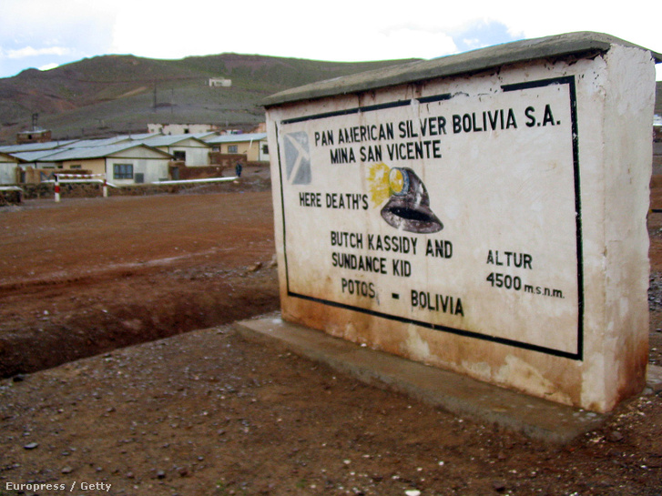 A bolíviai San Vicente határában emelt emlékmű büszkén hirdeti, hogy ez az a város, ahol a bolíviai hadsereg egy osztaga végül lelőtte Cassidyt és a Sundance Kölyköt. A már említett vonatrablás után szorították sarokba a rablókat, akik eleinte derekasan helytálltak, végül azonban elvesztették a csatát. A bolíviai jelentések szerint a két férfi valószínűleg végül egymással végzett: az egyikük megadta a kegyelemlövést súlyosan sérült társának, majd önmaga ellen fordította a fegyvert.
                        Kivéve, hogy egyesek szerint nagyon is lehetséges, hogy nem is a két rettegett rablót kapták el San Vicentében. Az azonosítás igazából sosem volt biztos, és később pár ember váltig állította, hogy látták Cassidyt, miután visszatért az Egyesült Államokba. Sajnos a dolog sosem nyert bizonyítást, annyira sem, mint az ellenkező állítás, így sem Butch Cassidy, sem a Sundance Kölyök haláláról nincs pontos információnk.