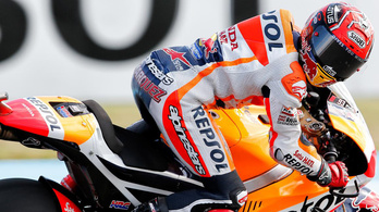 Betöréses lopás a MotoGP-ben, és még Rossi is bukott