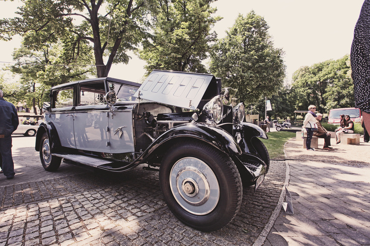 Balatonfüred város különdíját, az ötfős szakmai zsűri, valamint a közönség tetszését is ez az 1922-es Hispano-Suiza H6B nyerte el. A látogatók szavazatai elnyerésében az is szerepet játszhatott, hogy a tulajdonos megengedte a gyerekeknek, hogy beüljenek a közel egymillió eurót érő autóba. A jelenleg osztrák tulajdonú autó korábban Charles Bronsoné volt, aki maga is több rangos díjat begyújtött vele. 