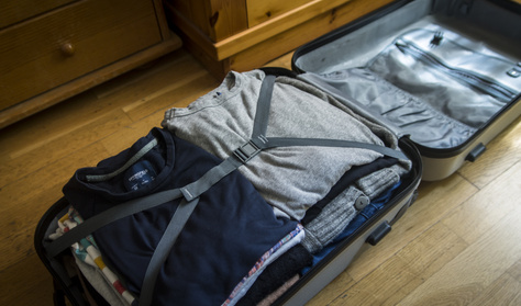 Tényleg több ruha fér a bőröndbe, ha rolnizzuk?