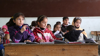 UNICEF: Veszélyben 75 millió gyerek oktatása