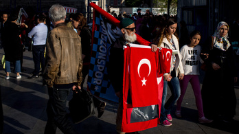 Jöhet a vízummentes belépés a törököknek az EU-ba