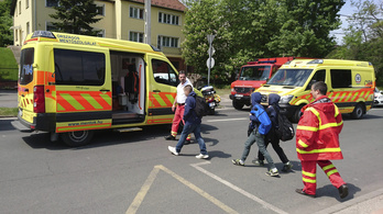 Rejtélyes rosszullét: 39 gyereket vittek kórházba Csepelről