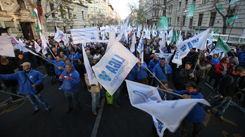 A szakszervezetek és a munkáltatók összezártak a munkakörülmények javításáért