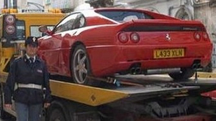 Rendőrök csaptak le a Ferrari másolatra