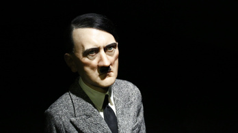 Közel ötmilliárdért kelt el a térdepelő Hitler-szobor