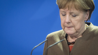 Levágott disznófejet tettek Merkel irodája elé