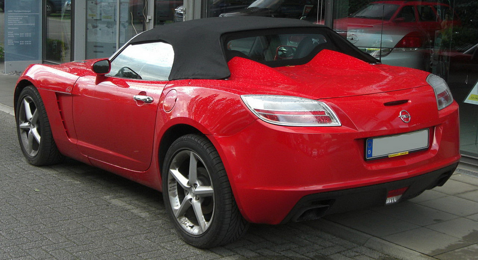 Az Opel GT modern kori változatát a GM Kappa platformjára építették, a Pontiac Solstice és a Saturn Sky európai testvéreként