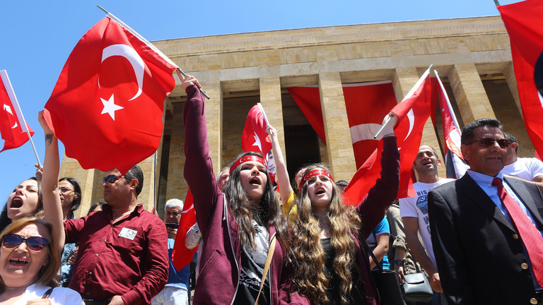 Behúzhatják a vészféket a török vízummentességre