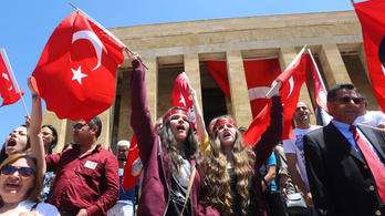 Behúzhatják a vészféket a török vízummentességre