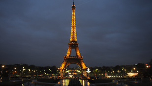 Tériszonyosoknak kötelező: egy éjszaka az Eiffel-toronyban