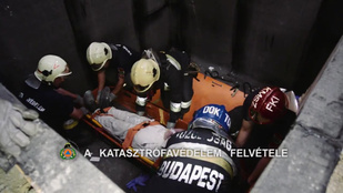 Alpintechnikával mentettek ki egy pincébe zuhant embert Budapesten