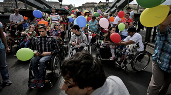 Vasárnap jön a fogyatékossággal élők eddigi legnagyobb felvonulása