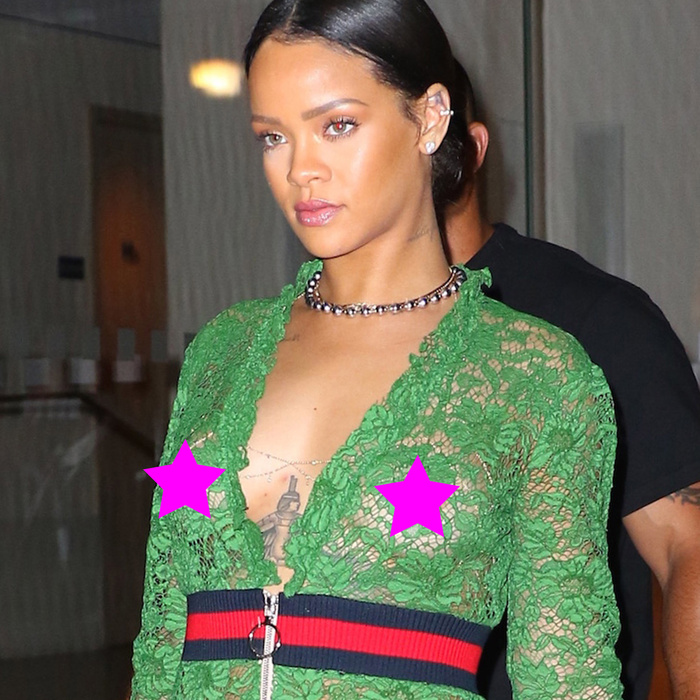 Rihanna már megint úgy öltözött fel, hogy meztelen