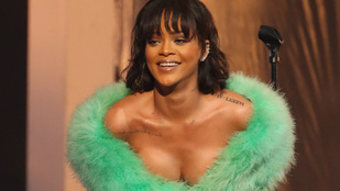 Nyolc fura ruha, amiben Rihanna idén már emberek közé ment