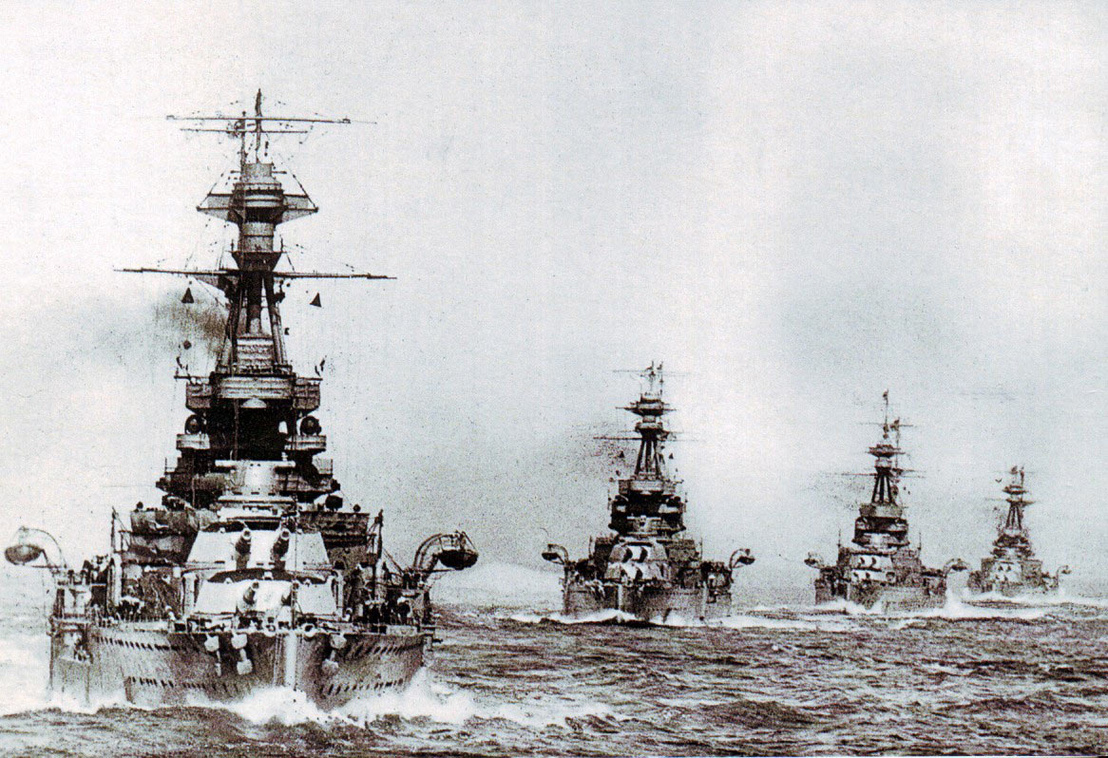Queen Elizabeth osztályú brit csatahajók, a HMS Barham, a HMS Valiant, a HMS Malaya és a HMS Warspite. Utóbbi kettő komoly sérüléseket szerzett Jütlandnál, a Warspite-ot 150 találat érte, a sérültek között volt az Walter Yeo, akin az első arcplasztikai műtétet végezték el: egyebek mellett pótolták a hajó egyik robbanásában elvesztett szemhéjait is.