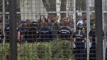 Több száz rendőr vonult ki a kiskunhalasi menekülttáborba