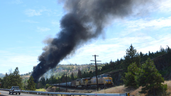 Kisiklott egy olajszállító vonat Oregonban