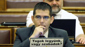 Kirúgták Novák Elődöt a parlamentből
