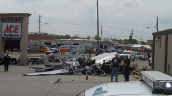 Parkoló autóba csapódott egy repülő Houstonban