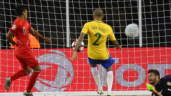 Óriási égés, kezezős góllal esett ki a brazil futballválogatott