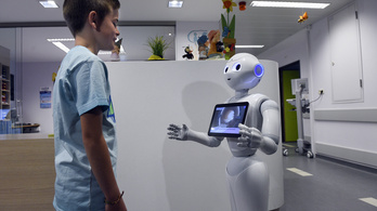 Robotok fogadják a kórházi betegeket