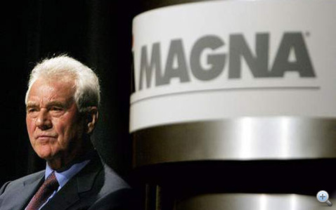 Frank Stronach, a Magna ura. Évek óta dédelgetett álma az autógyártás. Most volt hozzá a legközelebb
