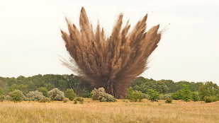 Valahogy így néz ki, amikor felrobban egy egytonnás bomba
