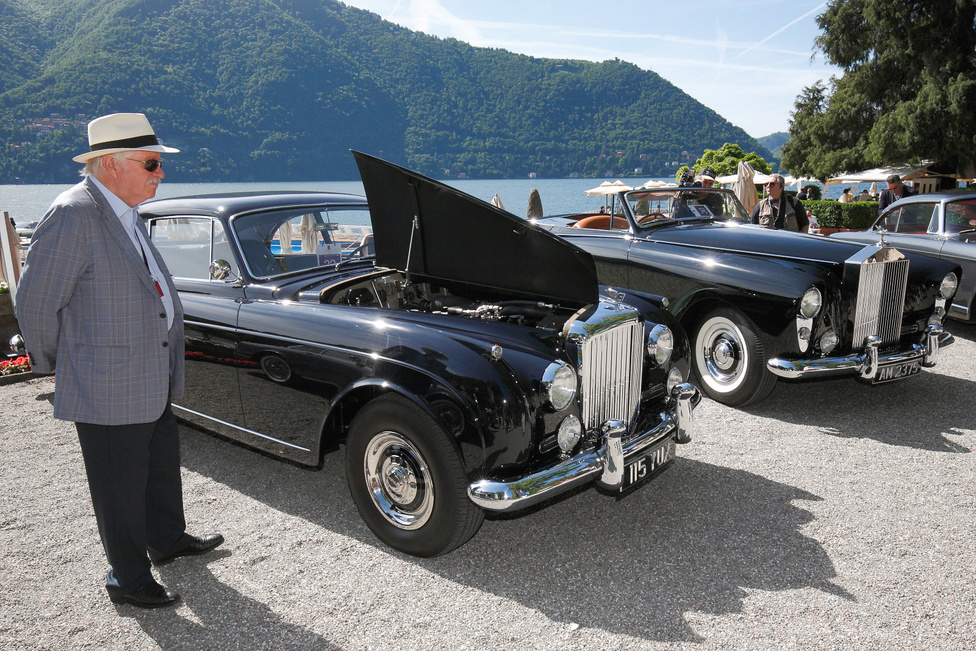 Bentley S2 Continental Fastback (1960) és Rolls-Royce Silver Cloud I (1958). Előbbi az egyetlen ilyen kocsi, a hajómágnás Onassis részére készítették. A karosszériát a H.J. Mulliner készítette, a motor nyolchengeres, 6230 köbcentis. A Rolls is egyedi darab, a rendkívül nagy csomagtartóval felszerelt kocsi kétüléses, a karosszéria a Freestone & Webb manufaktúra utolsó kreálmánya volt. Az autót Honeymoon Express néven ismerik