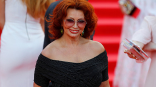 Sophia Loren meglepően kisimultan mutatkozott Moszkvában