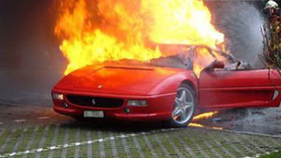 Visszahívják a tűzveszélyes Ferrarikat