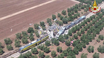 Összeütközött két vonat Olaszországban, akár 27 halott is lehet