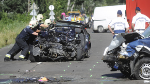 Több autó ütközött össze Budapesten, a Keresztúri úton