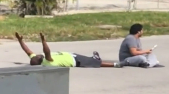 Páciensén segítő, fegyvertelen terapeutára lőttek a rendőrök Miamiban
