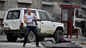 Szétlövi a belvárost a nyíregyházi Bruce Willis