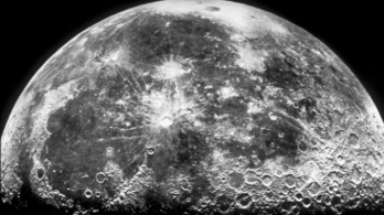 Törpebolygó rajzolt arcképet a Holdra