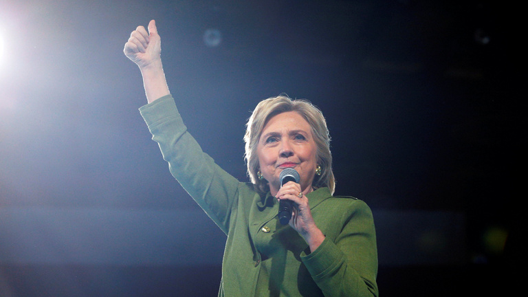A pártvezetés emailbotránya közepette kezdődik Clinton megkoronázása